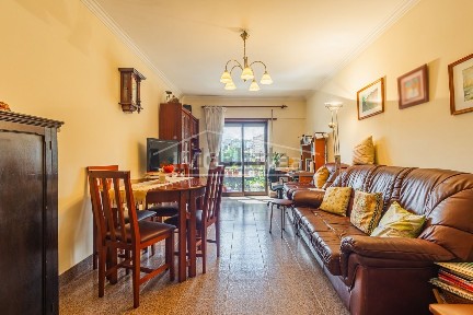 Apartamento T2 à venda na Avenida Miguel Bombarda