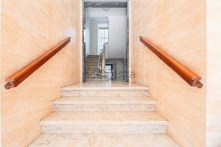 Apartamento T4 à venda na Rua Jorge Ferreira de Vasconcelos, 6