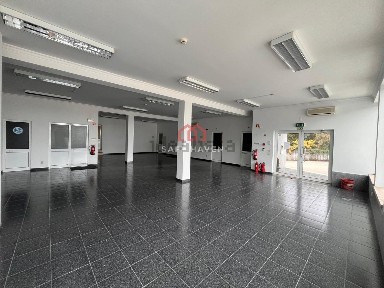 Arrendamento de espaço comercial em Mangualde