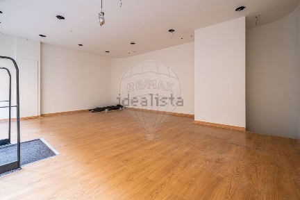 Arrendamento de espaço comercial na Rua Formosa