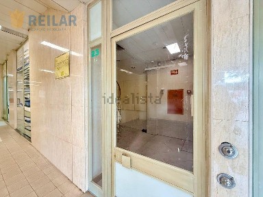 Espaço comercial à venda em Santo António dos Cavaleiros e Frielas