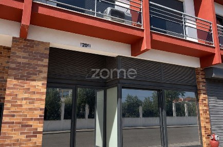 Espaço comercial à venda na Rua Casalinho da Ajuda, 20