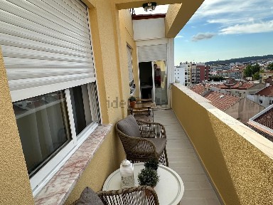 Apartamento T2 à venda na Rua Elias Garcia, 326