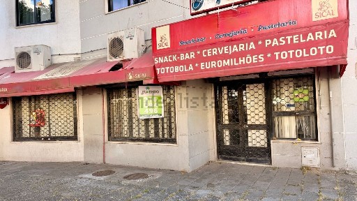 Espaço comercial à venda na Rua Florbela Espanca