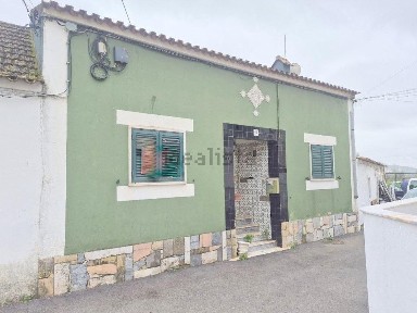 Moradia geminada à venda em Vialonga