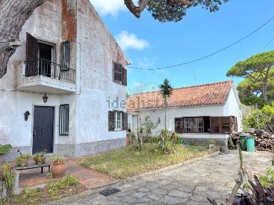 Moradia geminada à venda na Vila de Colares - Mucifal