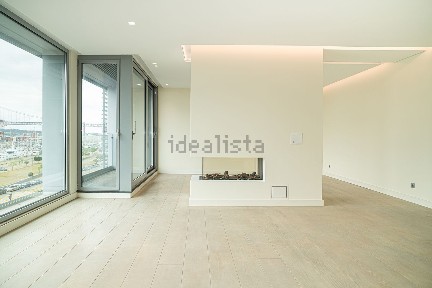 Apartamento T4 à venda na Avenida 24 de Julho
