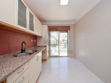 Apartamento T2 à venda na Rua do Casal Querido