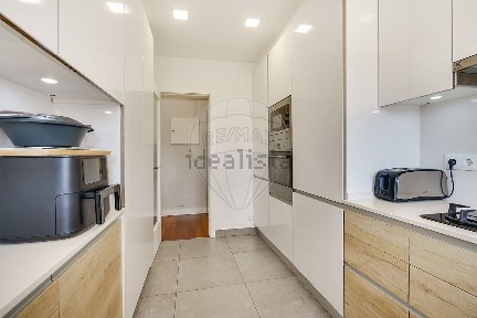 Apartamento T5 à venda na Avenida Rio de Janeiro
