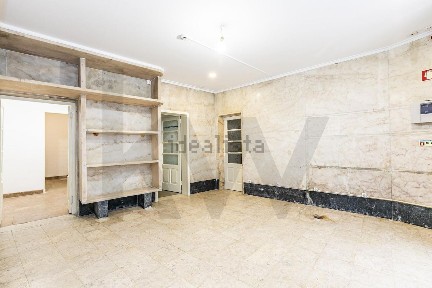 Espaço comercial com rentabilidade à venda na Rua dos Poiais de São Bento s/n