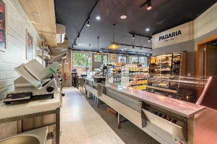 Espaço comercial à venda na Rua José Travassos, 13