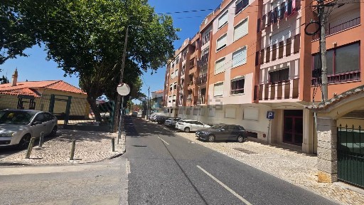 Apartamento T2 à venda na Rua Rainha Santa Isabel