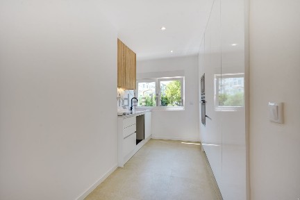 Apartamento T2 à venda na Rua Cidade da Praia, 359