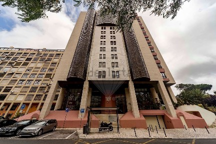 Apartamento T3 à venda na Rua João de Freitas Branco