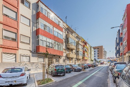 Apartamento T2 à venda na Rua Heróis do Ultramar, 8