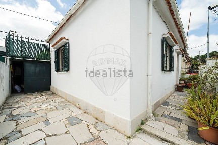 Moradia independente à venda na Rua Padre Domingos Maurício dos Santos