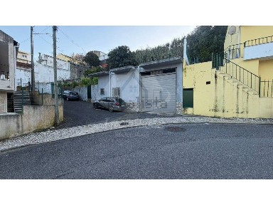 Armazém à venda na Rua Nova da Calçada, 30