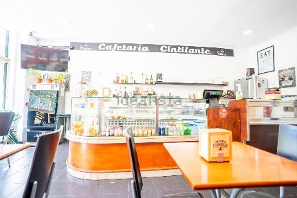 Espaço comercial à venda na Rua João de Deus, 13 b