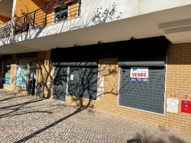 Espaço comercial à venda na Avenida Canto e Castro