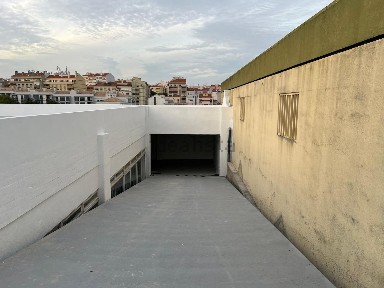 Armazém à venda em Sacavém e Prior Velho