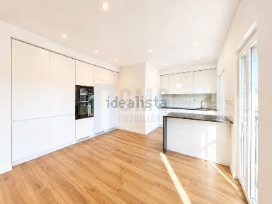 Apartamento T3 à venda na Rua Coronel João Brás de Oliveira, 133