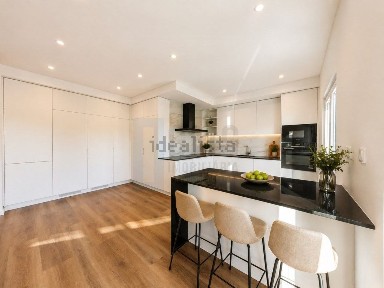Apartamento T4 à venda na Rua Coronel João Brás de Oliveira, 135