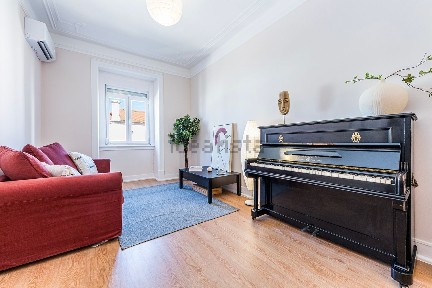 Apartamento T2 à venda na Avenida Infante Santo, 10