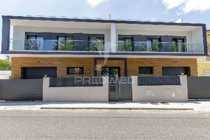 Apartamento T2 à venda em Santa Iria de Azoia - São João da Talha - Bobadela