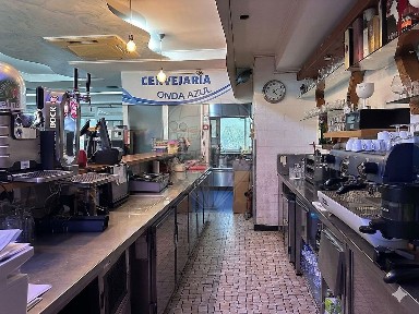 Espaço comercial à venda na Avenida 25 de Abril
