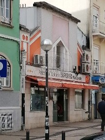 Negócio à venda na Avenida António Ennes