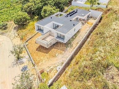 Moradia independente à venda na Estrada das Vilas