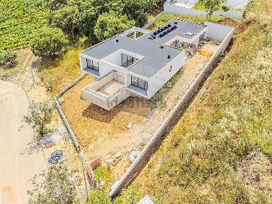 Moradia independente à venda na Estrada das Vilas