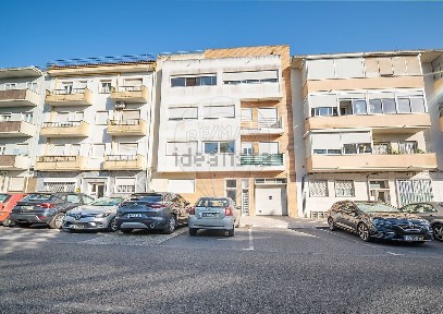 Apartamento T2 à venda na Estrada de Benfica