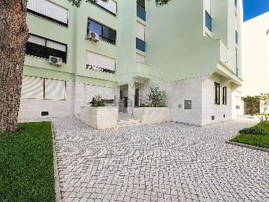 Apartamento T3 à venda na Rua Santo António de Bolonha