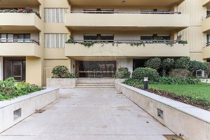 Apartamento T4 à venda em Entrecampos