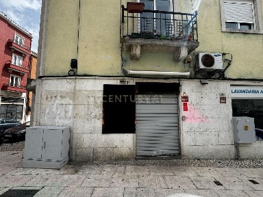 Espaço comercial à venda na Avenida Afonso III, 78 b
