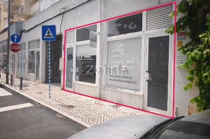Espaço comercial à venda no Largo São João, 1