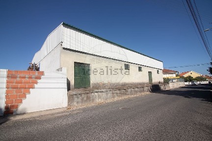 Armazém à venda na Rua das Fontaínhas