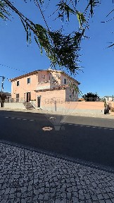 Moradia independente à venda na Travessa das Oliveiras