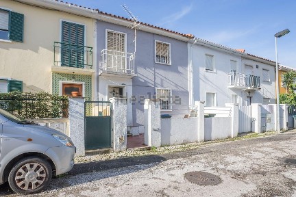 Moradia em banda à venda no Bairro de Santa Cruz