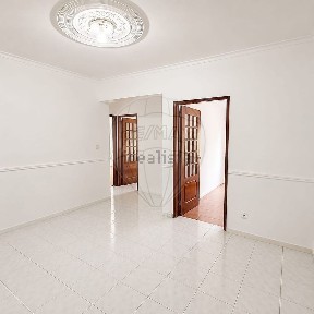 Apartamento T3 à venda na Avenida Cidade de Lisboa