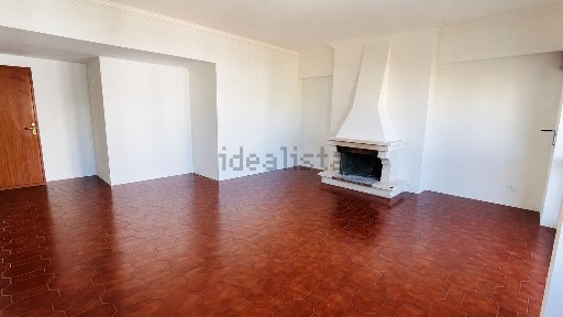 Apartamento T2 à venda na Avenida Doutor Francisco de Sá Carneiro s/n