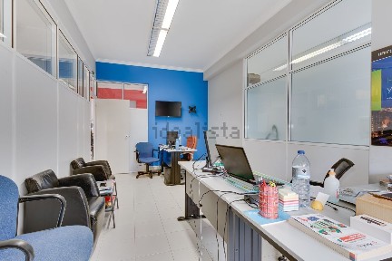 Espaço comercial com rentabilidade à venda na Avenida dos Moinhos