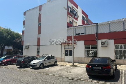 Armazém à venda na Rua Fernando Pessoa, 6