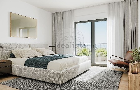 Apartamento T4 à venda na Estrada Romeiras s/n