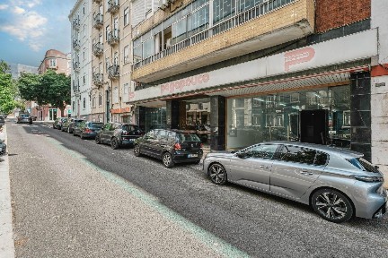 Avenidas Novas, São Sebastião da Pedreira, Rua Latino Coelho