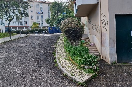 Armazém à venda na Rua Andrade Corvo, 12