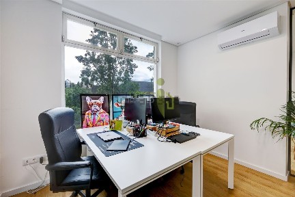 Espaço comercial à venda na Rua Anta de Agualva, 11 b