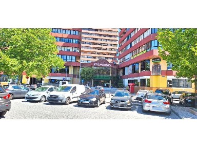Espaço comercial à venda no Passeio Vitorino Nemésio