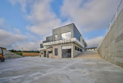 Armazém à venda na N116